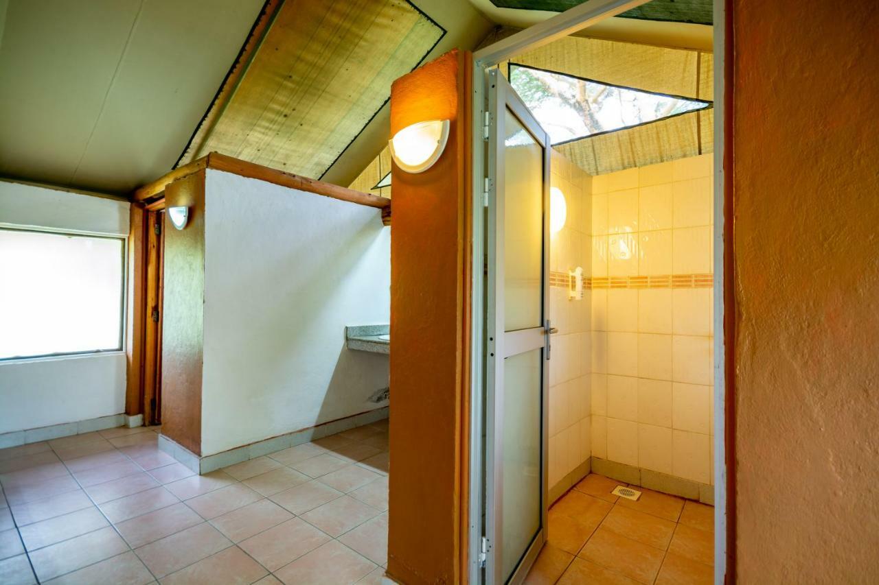 Lake Naivasha Crescent Camp エクステリア 写真
